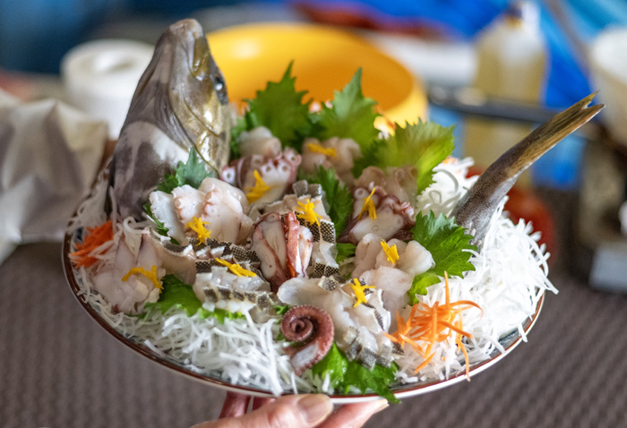 【八戸発着日帰り】ガイドと巡る蕪島葦毛崎展望台と種差漁港漁師ランチ